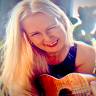 Donna Holman Singer / Guitarist