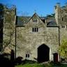 Welsh Gatehouse: Historical Castle with EV Charger